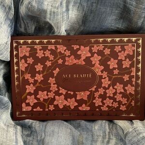 New Ace Beaute Mystic Romance eyeshadow palette